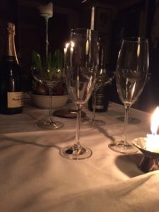 champagne glas vit duk stearinljus hyacint 